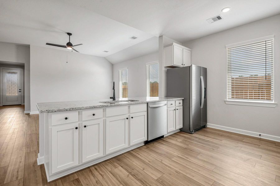 Furnished interior view inside a new home in Sweetwater Ridge, Conroe (Image 9).
