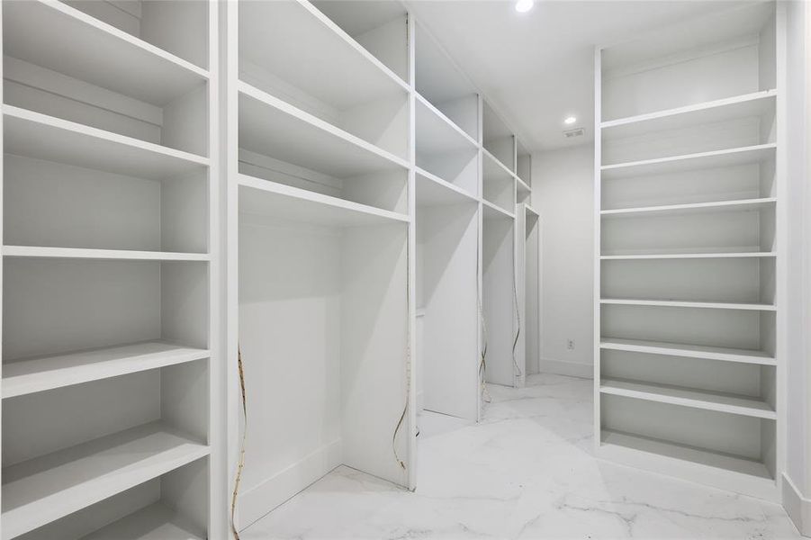 Spacious, unfurnished interior of a new home in , Dallas (Image 19).