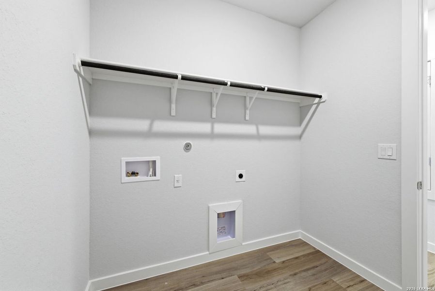 Spacious, unfurnished interior of a new home in The Meadows at Hunters Ranch, San Antonio (Image 31).