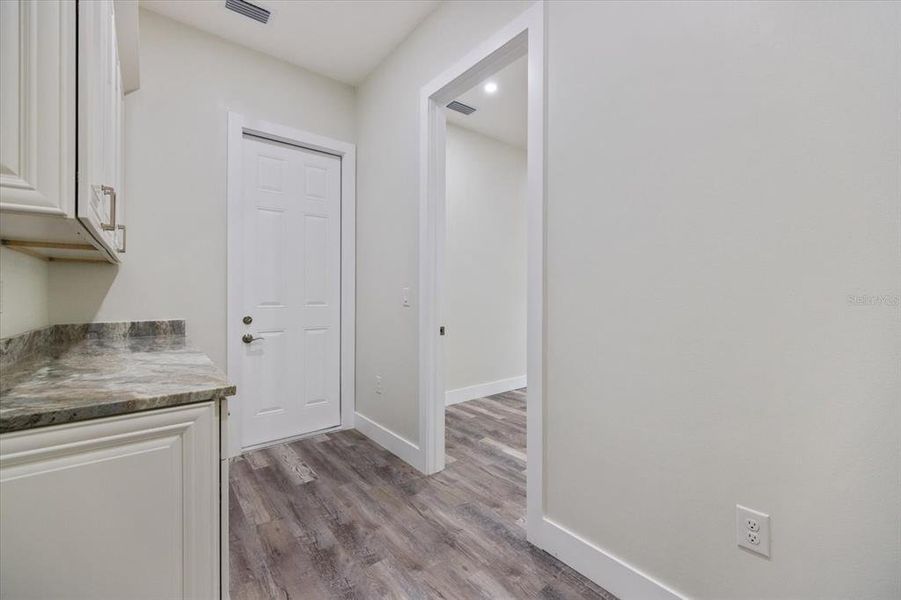 Spacious, unfurnished interior of a new home in , Sarasota (Image 22).