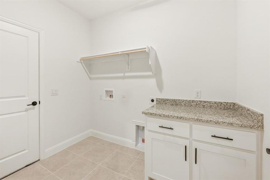 Furnished interior view inside a new home in Glenwood Meadows, Argyle (Image 9).