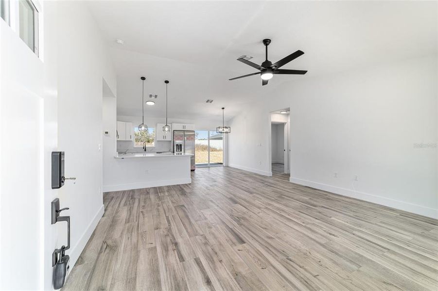 Spacious, unfurnished interior of a new home in , Dunnellon (Image 23).