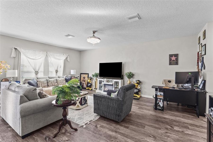 Furnished interior view inside a new home in Triple Creek, Riverview (Image 14).