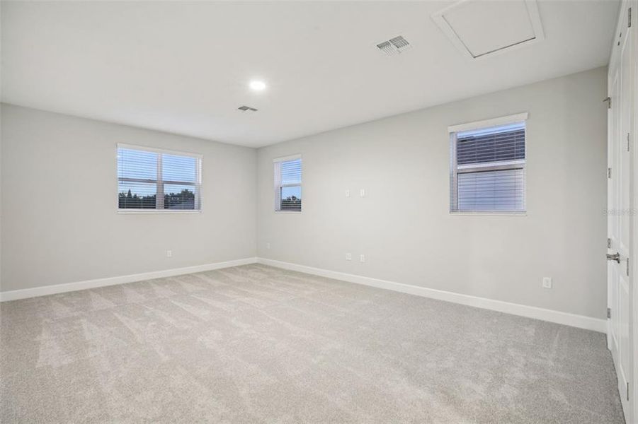 Spacious, unfurnished interior of a new home in Hawk's Overlook, Oviedo (Image 46).