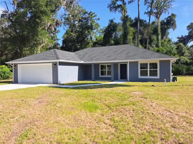Exterior details and patio area of a home in , Citrus Springs (Image 3).