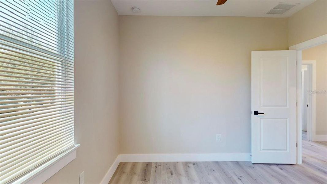 Spacious, unfurnished interior of a new home in , St. Petersburg (Image 37).