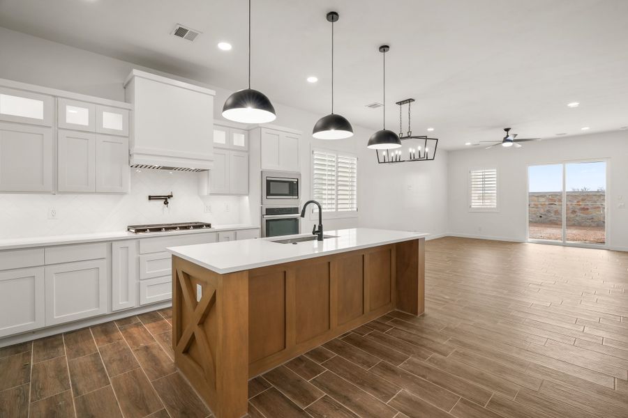 Furnished interior view inside a new home in Tierra Del Este 91, El Paso (Image 2).