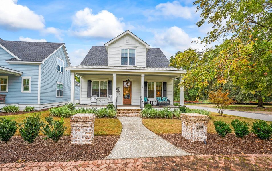 Exterior details and patio area of a home in , Beaufort (Image 28).