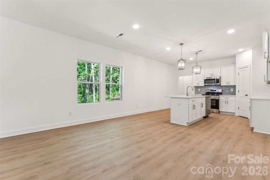Spacious, unfurnished interior of a new home in , Gastonia (Image 14).