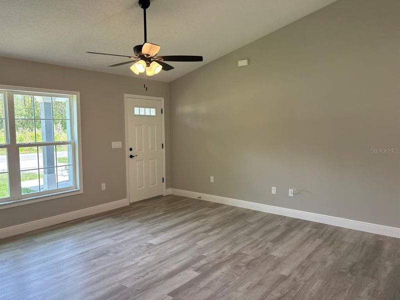 Spacious, unfurnished interior of a new home in , Dunnellon (Image 11).