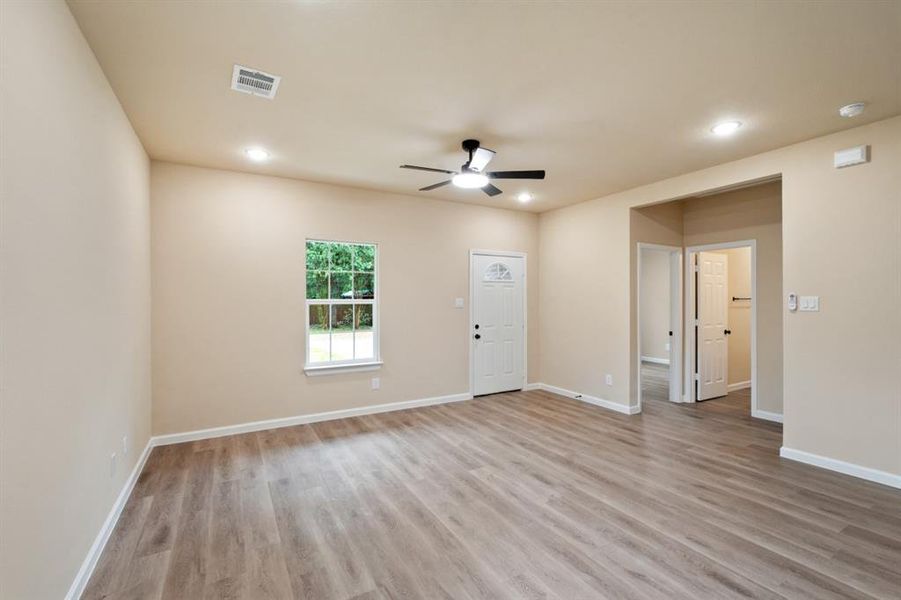 Spacious, unfurnished interior of a new home in , Mabank (Image 14).