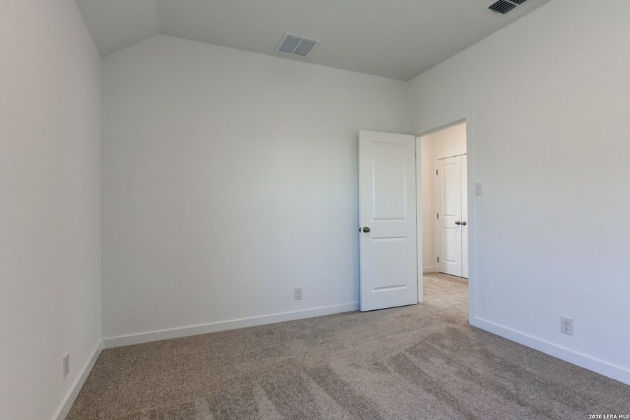 Spacious, unfurnished interior of a new home in Arcadia Ridge, San Antonio (Image 20).