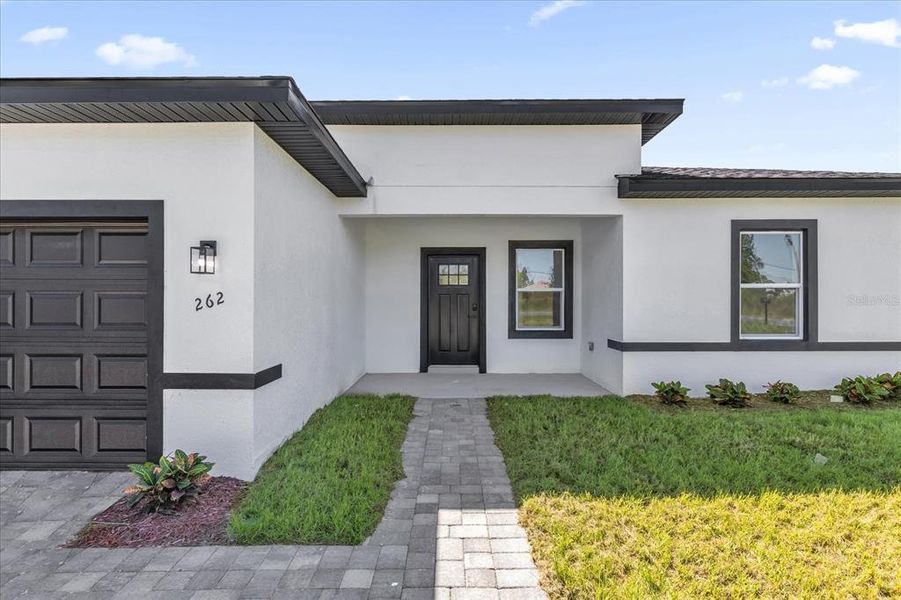 Exterior details and patio area of a home in , Ocala (Image 4).