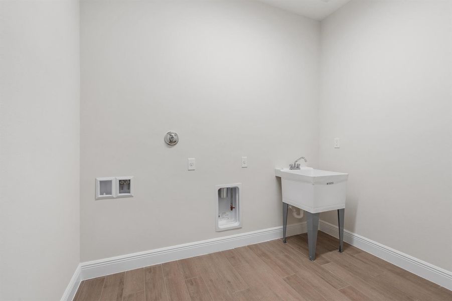 Capistrano Grande_4018 Tower Pointe Wy_L