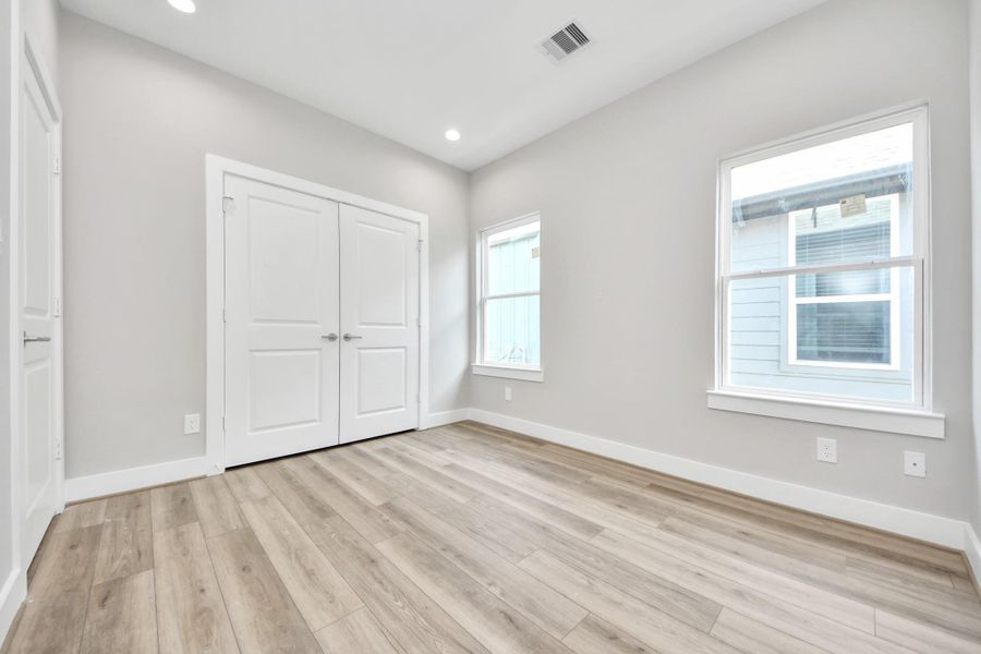 Spacious, unfurnished interior of a new home in , Houston (Image 14).