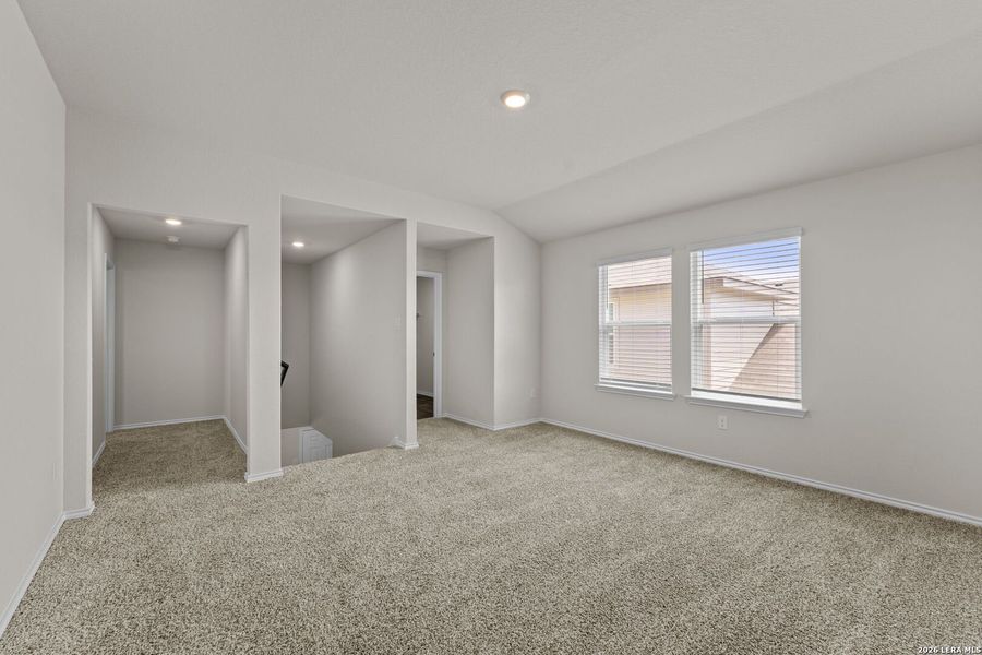 Spacious, unfurnished interior of a new home in Laurel Vistas, San Antonio (Image 29).
