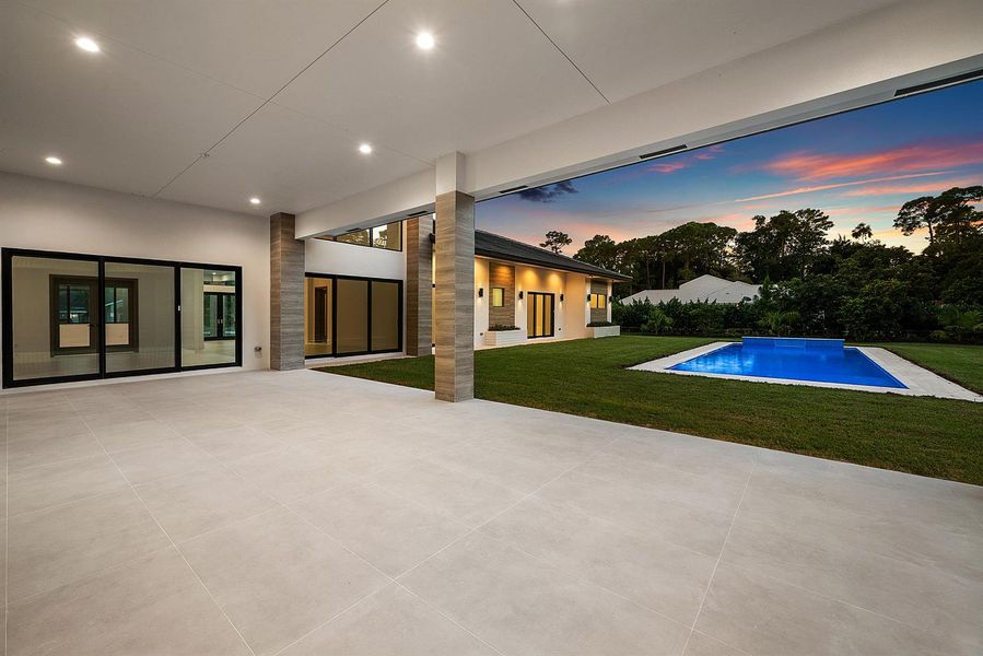Pool & coverd patio Pool & coverd patio