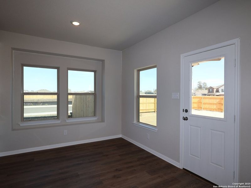 Spacious, unfurnished interior of a new home in Cinco Lakes, San Antonio (Image 21).
