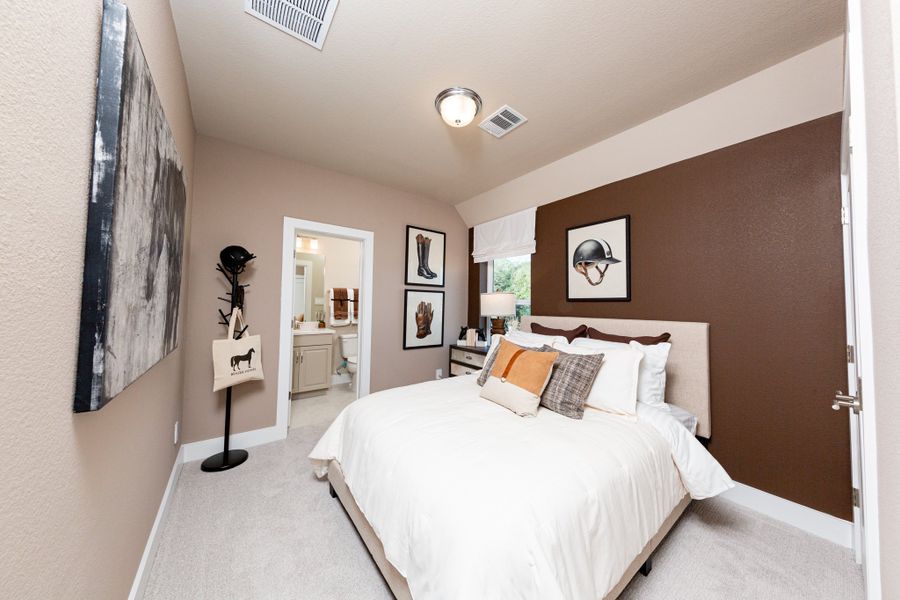 Representative furnished interior of a home built from the Stratford by Beazer Homes in Sorella, Tomball (Image 9).