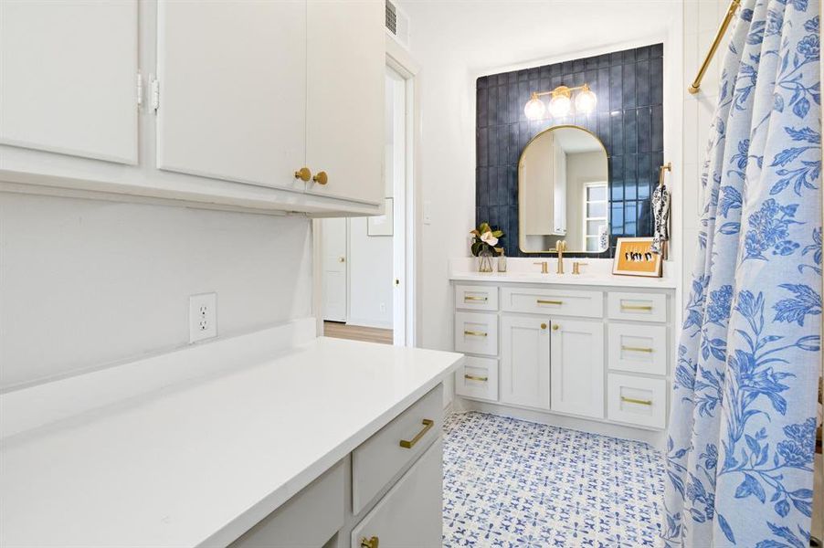 Furnished interior view inside a new home in , Sweetwater (Image 33). Furnished interior view inside a new home in , Sweetwater (Image 33).