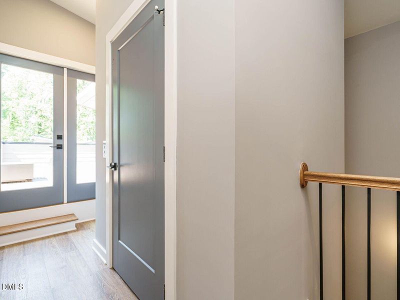 027-1280x960-landing