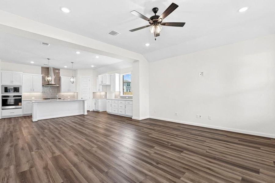 Spacious, unfurnished interior of a new home in University Heights, Round Rock (Image 21).