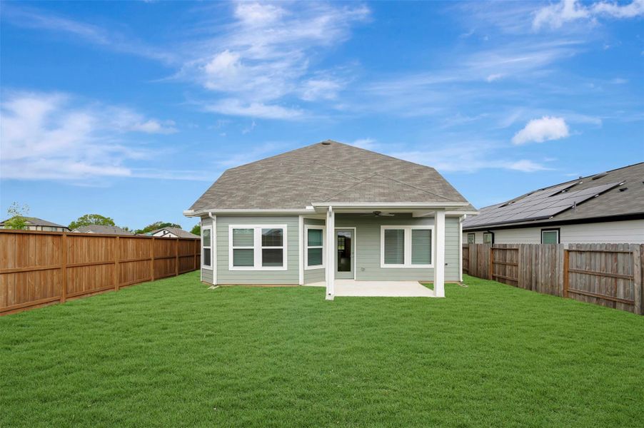 Exterior details and patio area of a home in Summerview, Fulshear (Image 23).