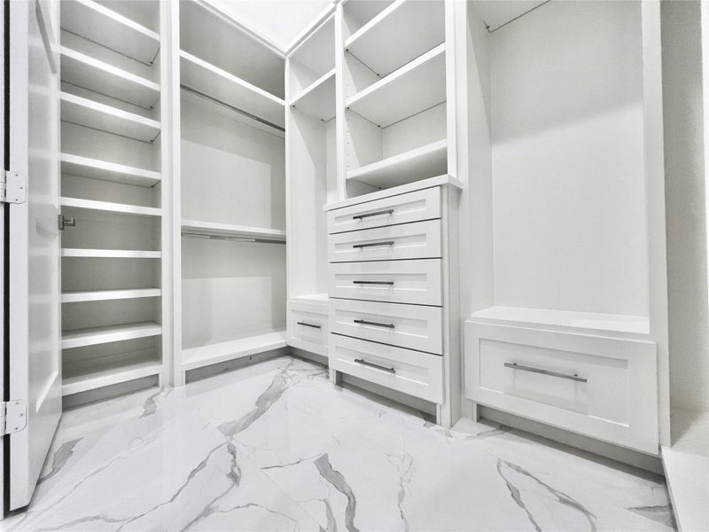 Spacious, unfurnished interior of a new home in , Dayton (Image 33).