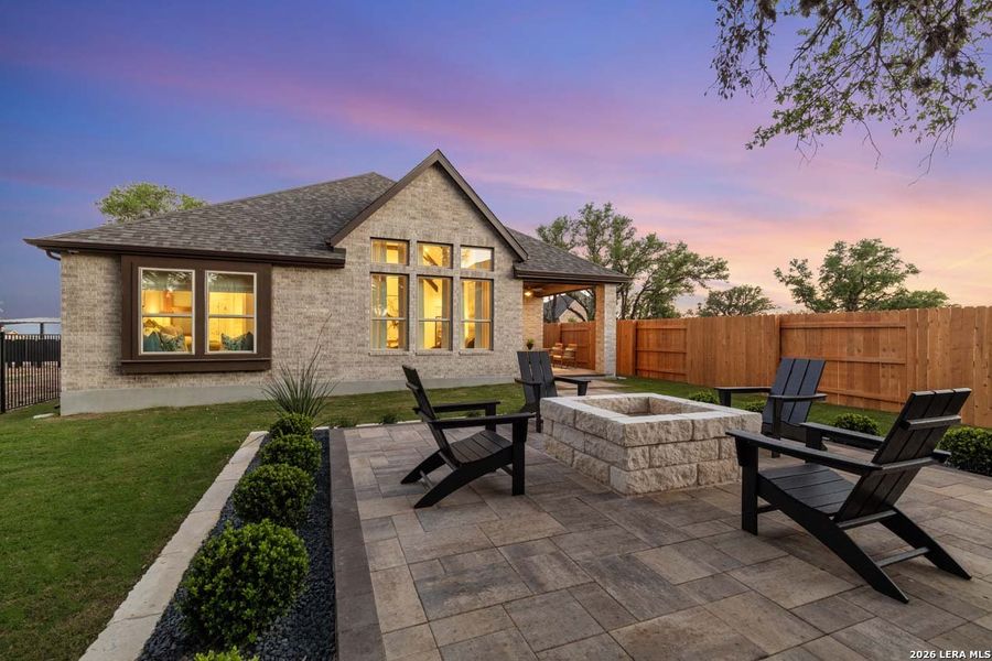 Exterior details and patio area of a home in La Cima, San Marcos (Image 3).
