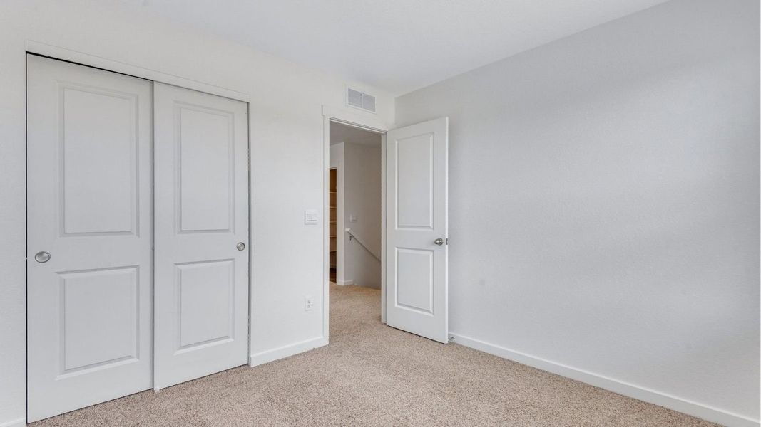 Spacious, unfurnished interior of a new home in Ellston Park, Colorado Springs (Image 26).