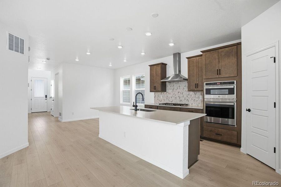 8784 Whiteclover ~ Ready Now