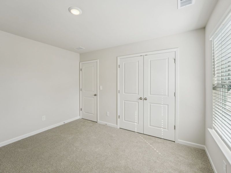 Spacious, unfurnished interior of a new home in Westmont Preserve, Powder Springs (Image 19).