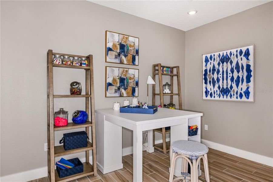 Furnished interior view inside a new home in Cresswind Lakewood Ranch, Lakewood Ranch (Image 19). Furnished interior view inside a new home in Cresswind Lakewood Ranch, Lakewood Ranch (Image 19).