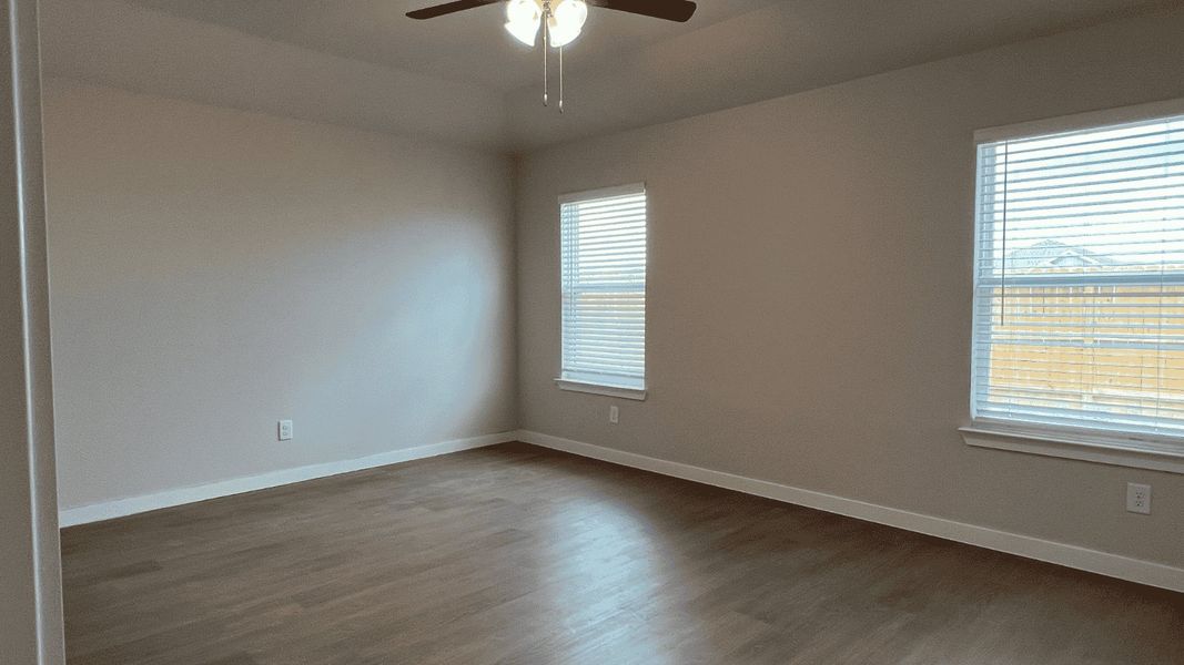 Spacious, unfurnished interior of a new home in Saratoga Crossing, Corpus Christi (Image 10).