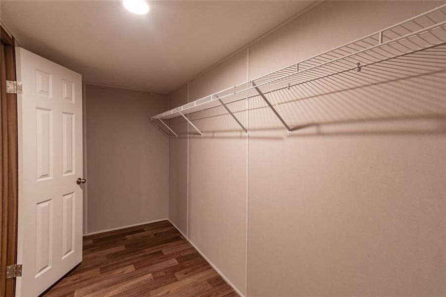 Spacious, unfurnished interior of a new home in , Dahlonega (Image 11).