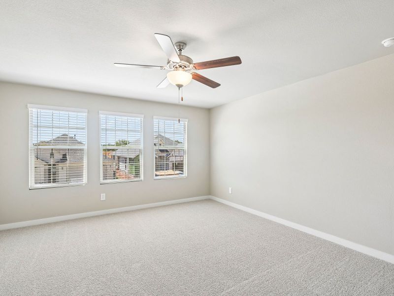 Spacious, unfurnished interior of a new home in Oak Ridge Park, Corinth (Image 17).
