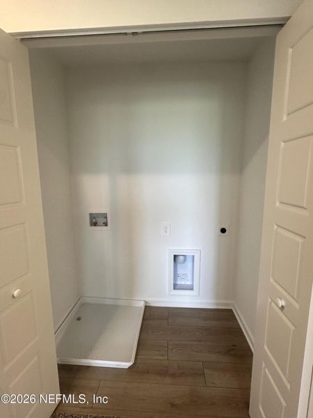 Spacious, unfurnished interior of a new home in Rookery, Green Cove Springs (Image 24).