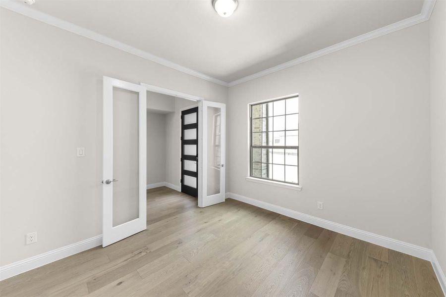 Representative unfurnished interior of a home built from the Larue by Pacesetter Homes in Nelson Lake, Rockwall (Image 22).