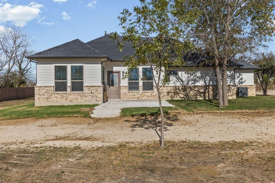 Exterior details and patio area of a home in , Quinlan (Image 3).