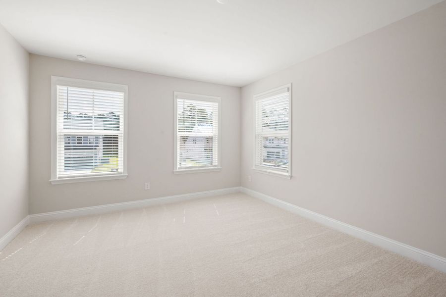 Spacious, unfurnished interior of a new home in Waterways, Richmond Hill (Image 20).