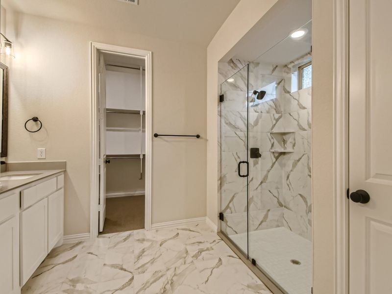 Plan 1530 Main Bathroom Representative Photo