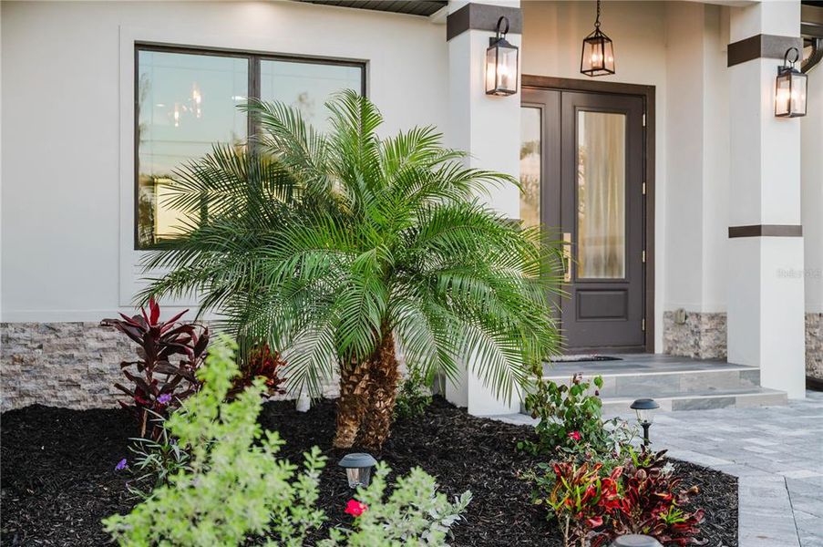 Exterior details and patio area of a home in , Port Charlotte (Image 32).