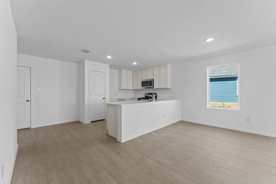 Furnished interior view inside a new home in Friendship Oaks, Fredericksburg (Image 7).