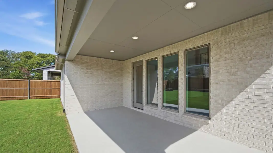 Exterior details and patio area of a home in Eliana, McKinney (Image 3).