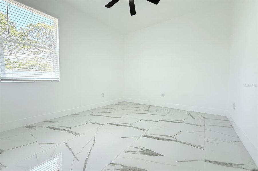 Spacious, unfurnished interior of a new home in , Tampa (Image 33).