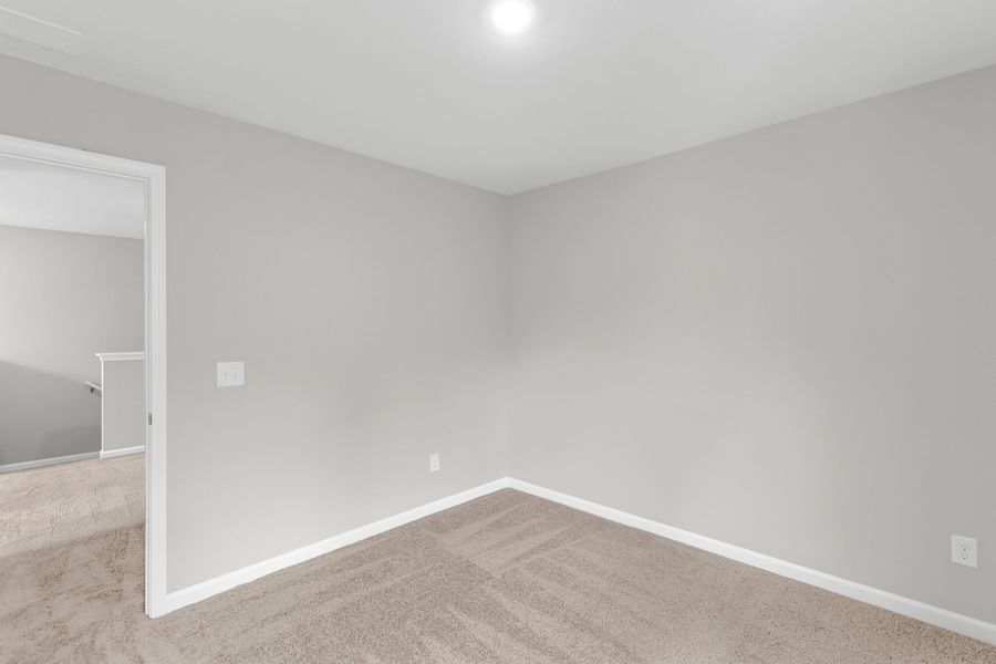 Spacious, unfurnished interior of a new home in Central Creek, Goose Creek (Image 35).