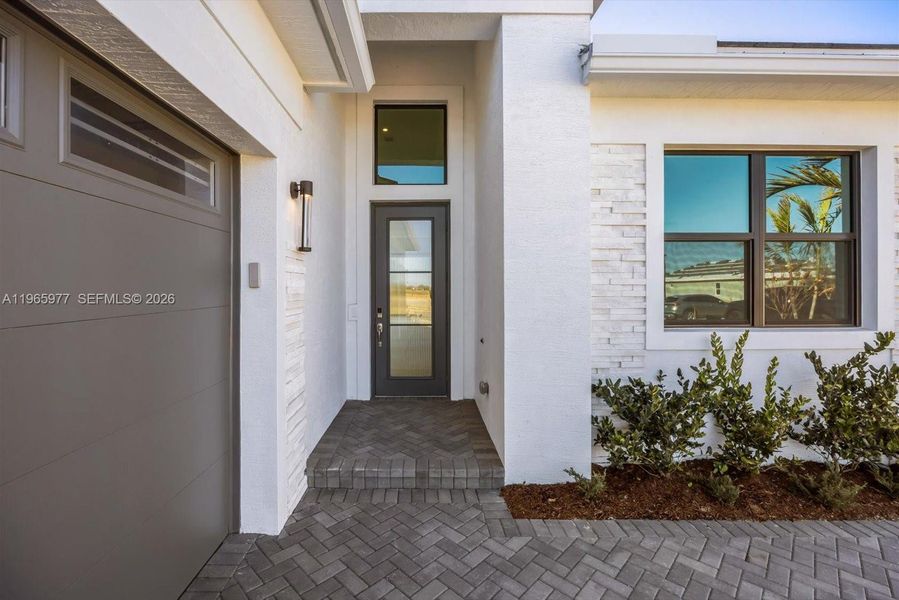 Exterior details and patio area of a home in , Port St. Lucie (Image 4).