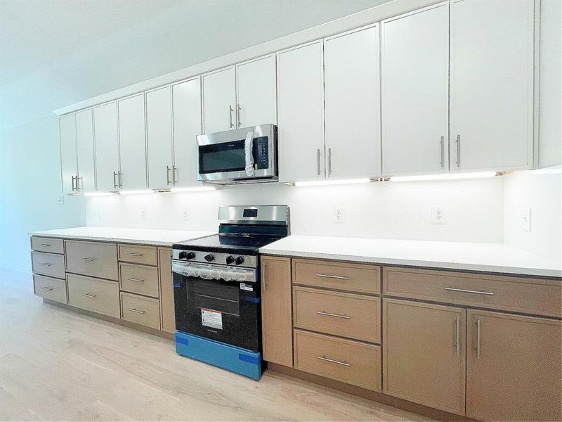 Lots of counter space & storage!!