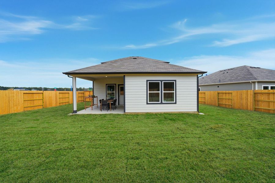 Exterior details and patio area of a home in Lago Mar, Texas City (Image 21).