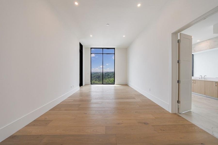 Spacious, unfurnished interior of a new home in The Dillon Buckhead, Atlanta (Image 21).